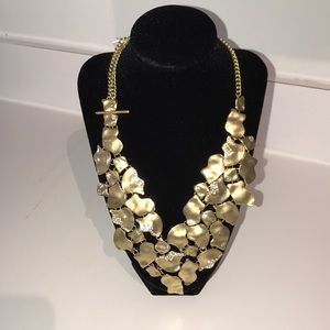 Gorgeous Gold tone necklace